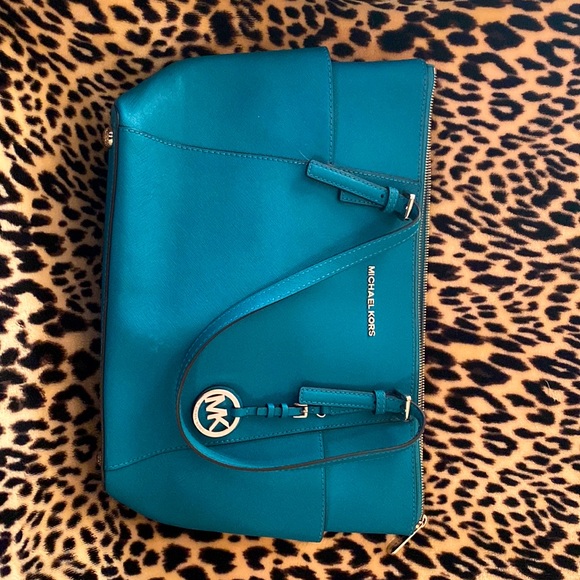 Handbags - Michael Kors tote